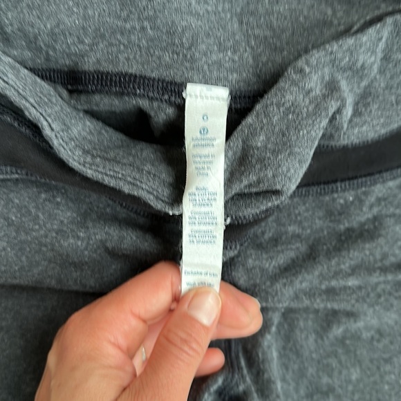 Black and grey lululemon leggings size 6 - Picture 5 of 6